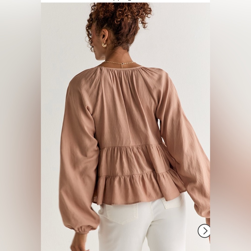 New Francesca’s Joyce Button Front Tiered Brown Women’s Blouse - Picture 3 of 5